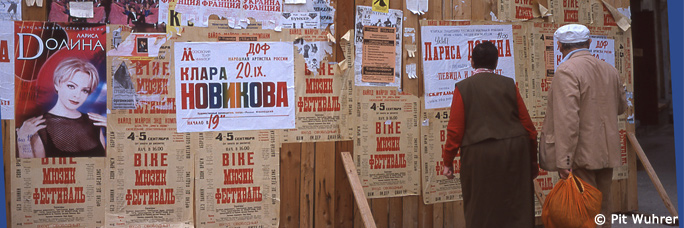 Lange vor dem Krieg: Plakatwand in Odessa, 1999
