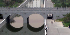 Der rechtwinklige Burggraben