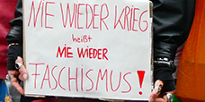Antimilitaristisches Poster