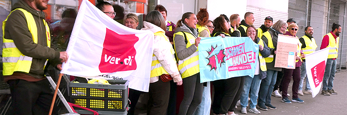 Streikposten vor der Kaufland-Filiale im Konstanzer Industriegebiet Mitte Mai 2026. Foto: Pit Wuhrer