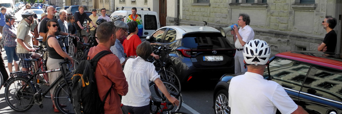 Fahrrad-Demo gegen den Wohnraumleerstand am 9. Juli 2022 in Konstanz, ganz rechts: Stefan Frommherz
