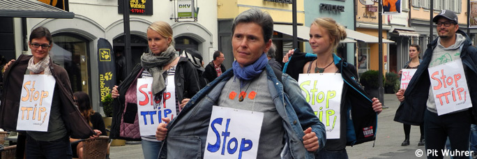 Flashmob gegen das Freihandelsabkommen TTIP, KOnstanz, 11. Oktober 2014