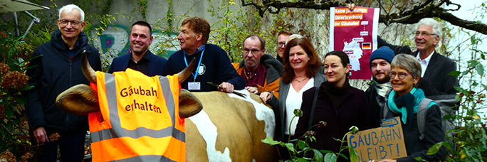 Als die Landesgrünen noch anderer Ansicht waren: Landtagskandidat:innen nach der Gäubahn-Debatte in Konstanz (ganz links Jürgen Resch von der Deutschen Umwelthilfe, rechts Henrik Auhagen). Foto: Pit Wuhrer