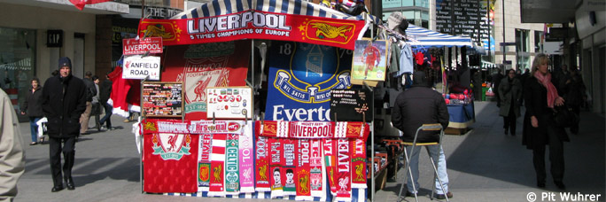 Souvenir-Stand in der Liverpooler Innenstadt
