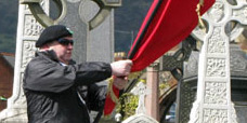 Republikaner auf dem Westbelfaster Milltown-Friedhof