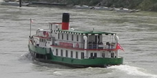 Lastschiff auf dem Rhein
